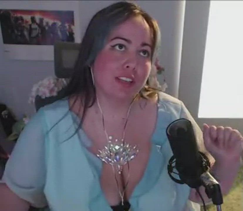 Big Tits Cleavage Huge Tits Natural Tits gif