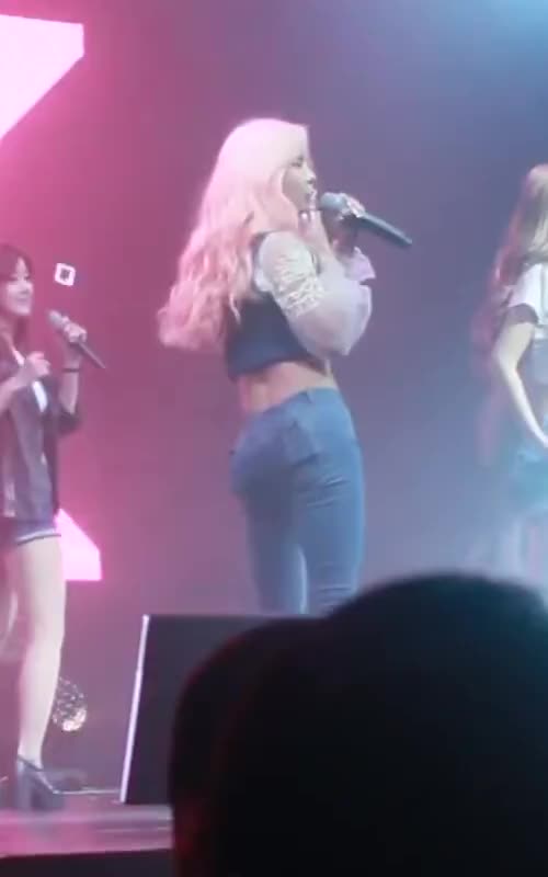 160215 Hyunyoung kiss (A) loop 2