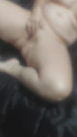 [seller] anyone like em older &amp; ready to play ? sext &amp; FaceTime available!