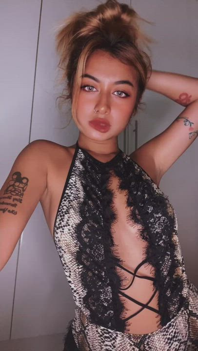 be honest, would you masturbate if I sent you one of my nudes? 😁