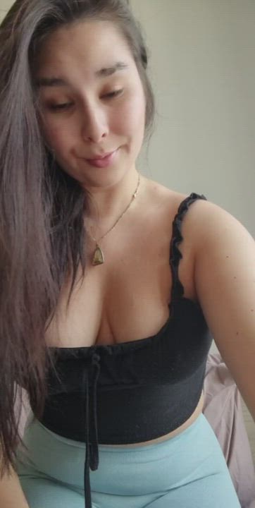 Do u like my asian titties here 💕 my top hides how stacked i am