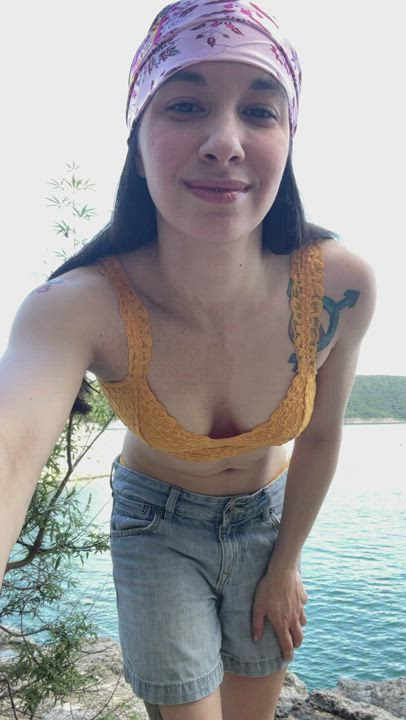 I almost forgot to post this! Anyways, enjoy a nature strip🥰