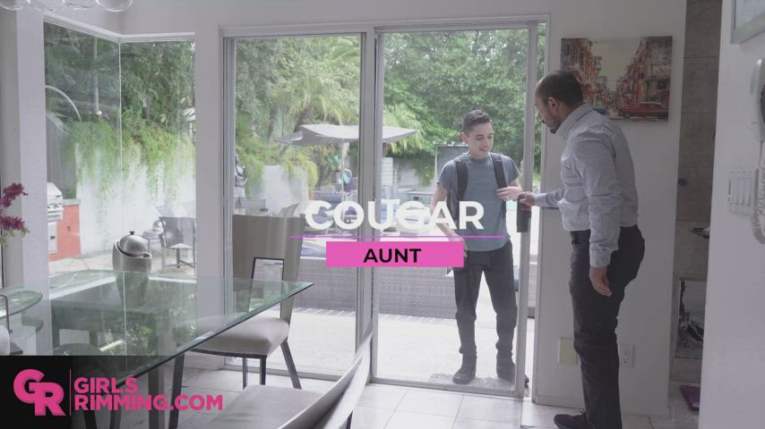 Dee Williams - COUGAR AUNT