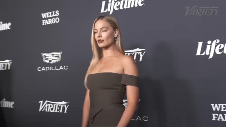 australian celebrity margot robbie gif