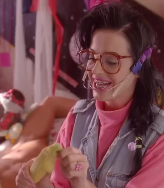 Katy Perry - Last Friday Night - 02 (1)