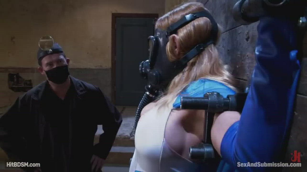 Captured super girl can do nothing but cum.