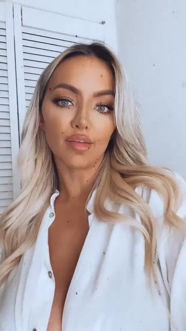 Lindsey Pelas