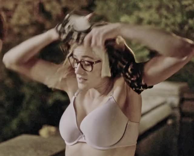 Olivia Taylor Dudley - The Magicians s01e06 - 01 (1)