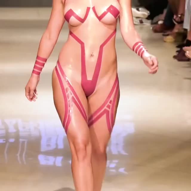 Taped&Naked onTheCatWalk