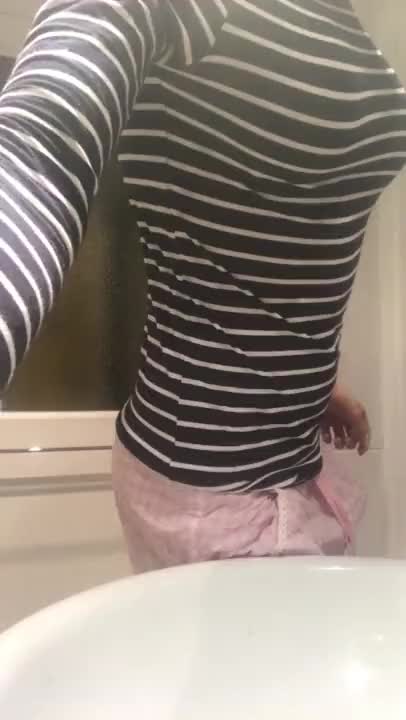 Sexy Shemale Cumming In The Sink