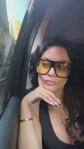 Cleavage Natural Tits Vanessa Hudgens gif
