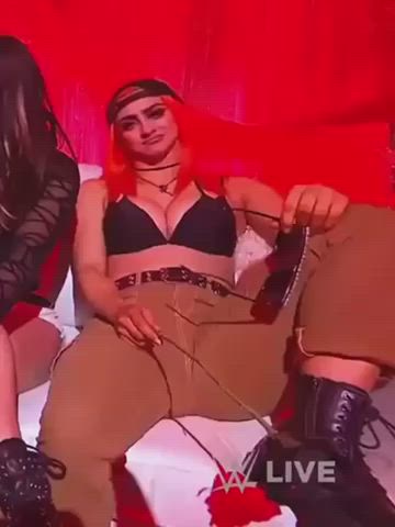 Gigi Dolin looking busty af ?