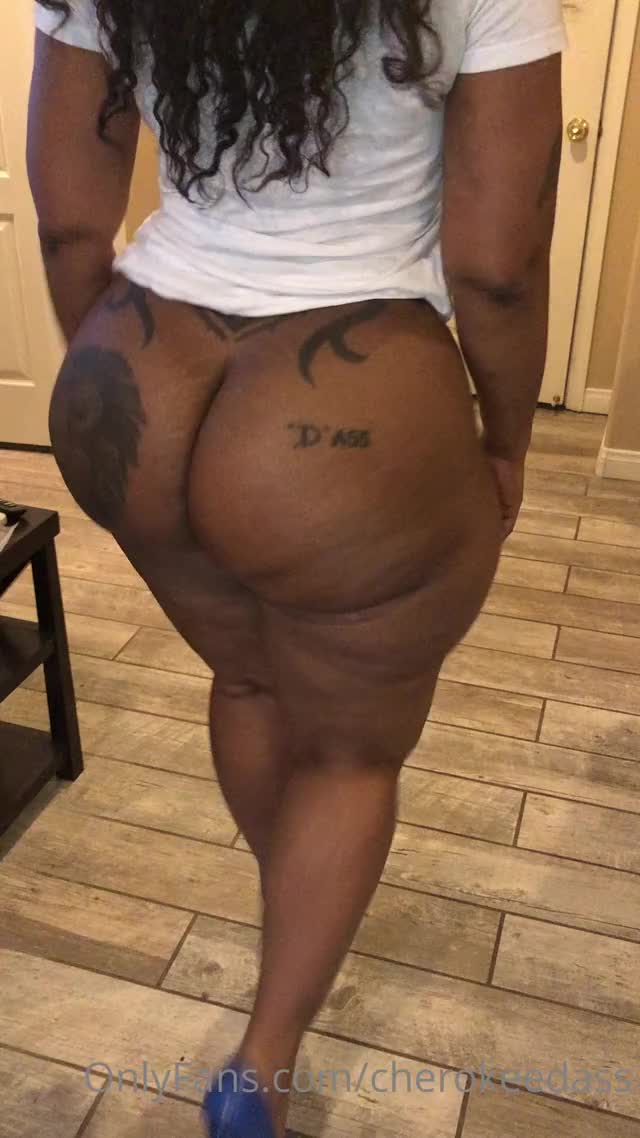 Cherokee D'ass no pants