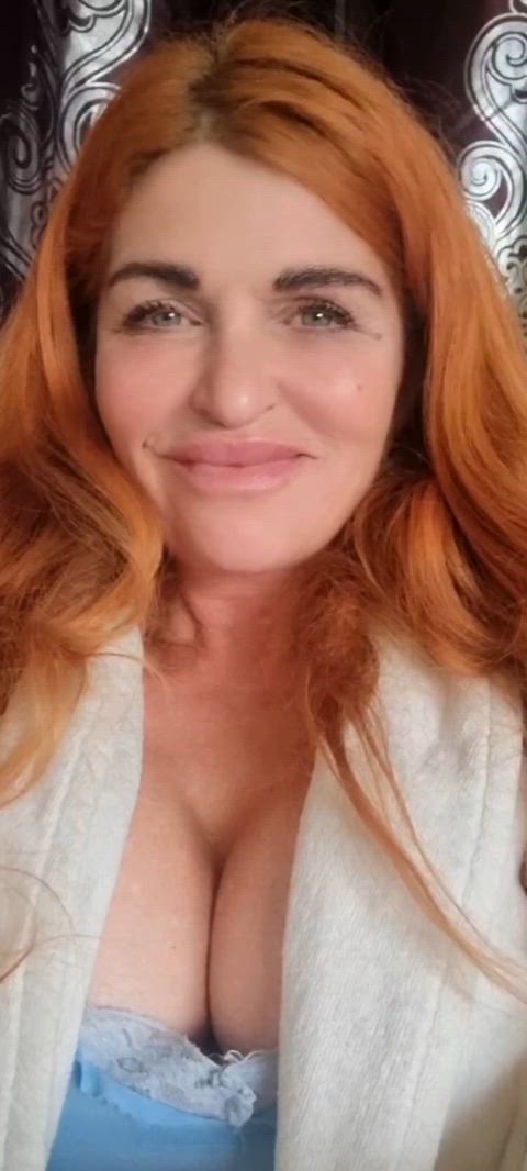 amateur big tits bouncing tits busty homemade huge tits milf natural tits redhead