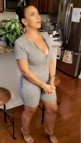 Scarlo - Those Sexy Outfits She Wears Though! 😳😍