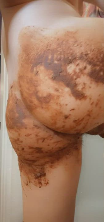 Getting my dildo all nice and poopy 🥰🍑🍆💩