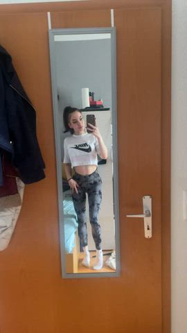 are girls with abs a thing?