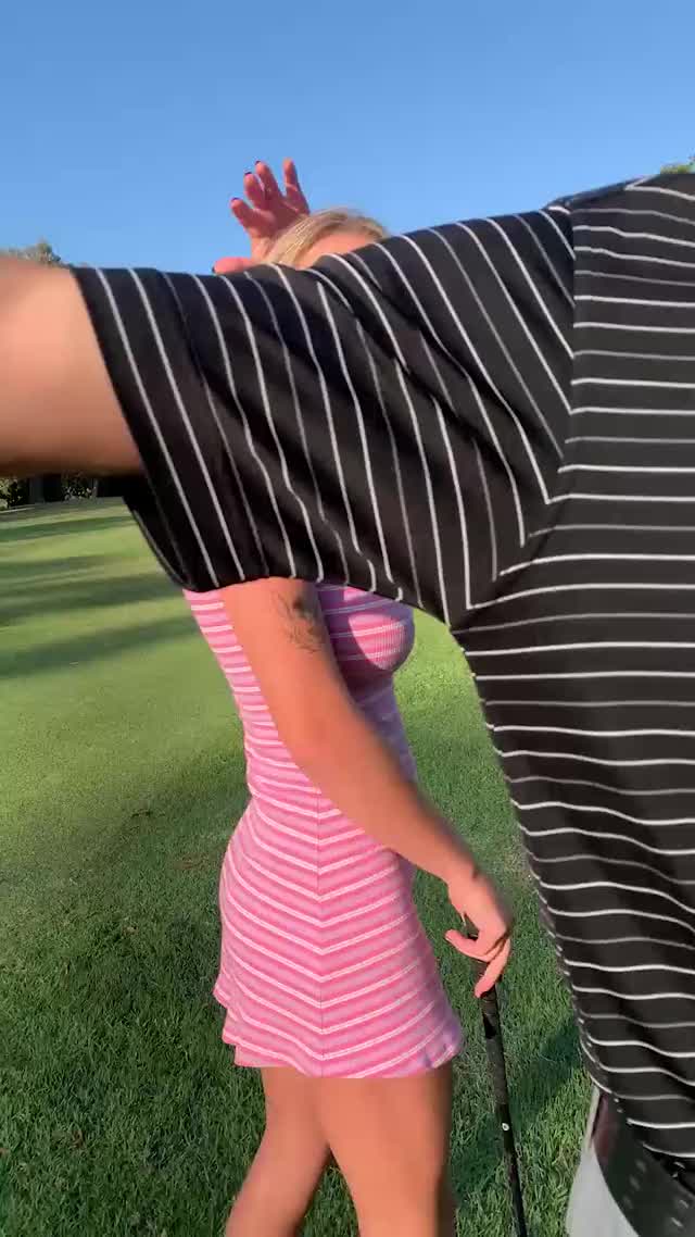 18 y/o Gabbie flashes her ass