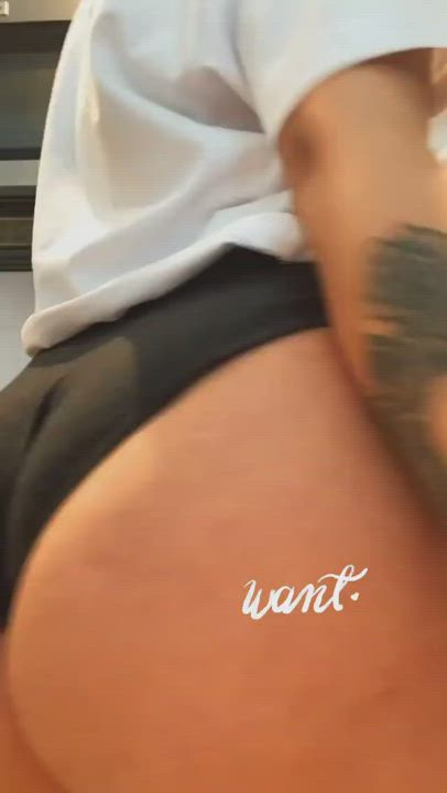 That Booty keeps growing!!! 🔥😱