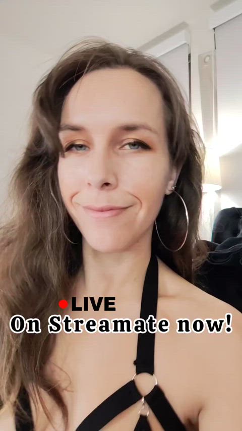 brunette camgirl streamate cam-girls natural-tits shortstack solo gif