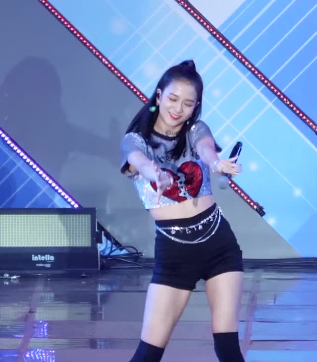 BlackPink Jisoo Perfect Hips