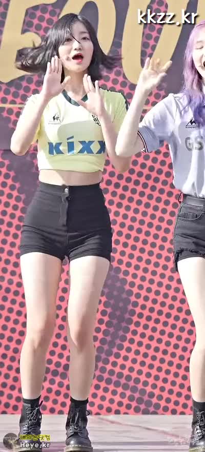 세러데이 주연 (SATURDAY JUYEON)