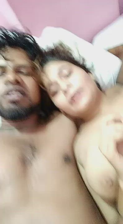 Horny desi babe in oyo room with her boyfriend 🔞💦