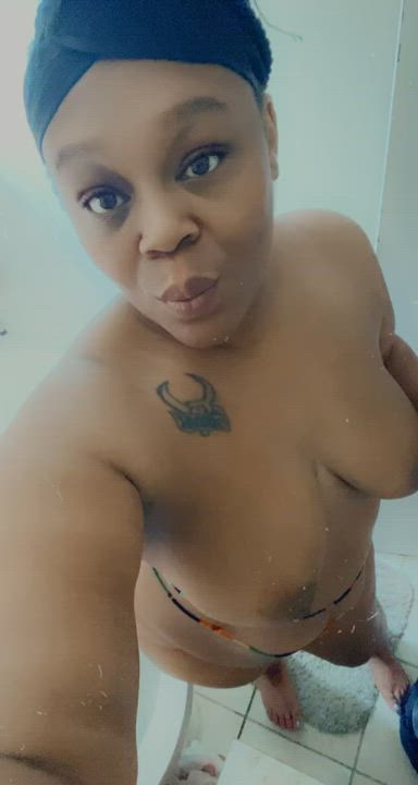 Thick buns and a thick tongue 😛
