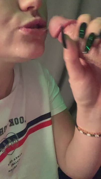 This is how I suck my stepbro‘s dick