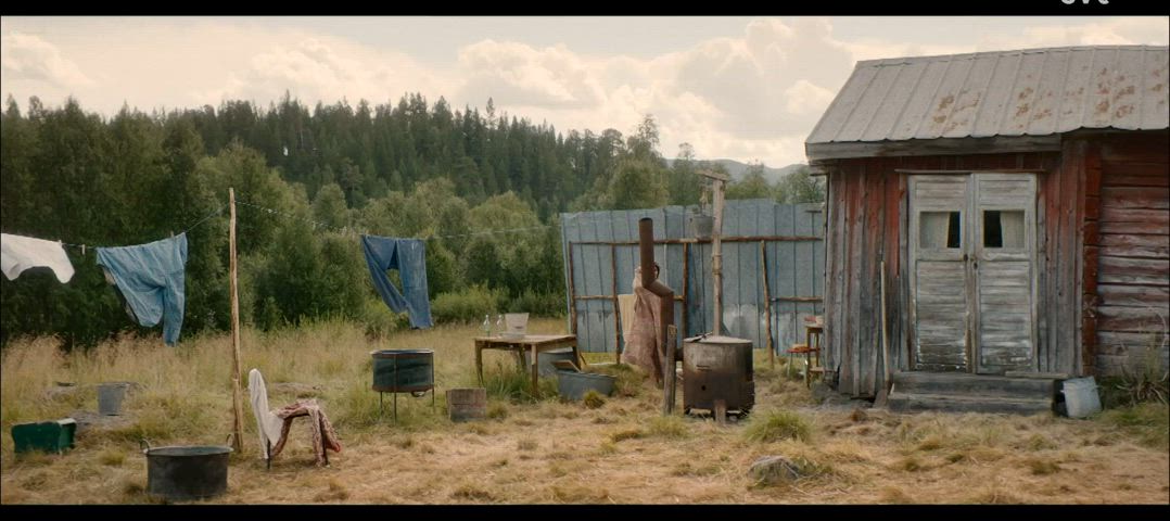 Asta Kamma August - Händelser vid vatten S1 (SE2023) - Outdoor "shower"