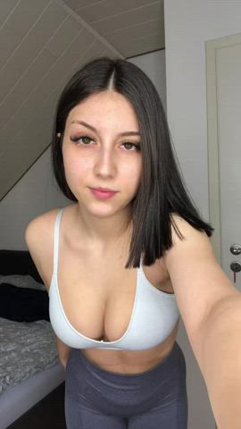 I want to fuck one lucky Redditor. Who wants to be the one? ?