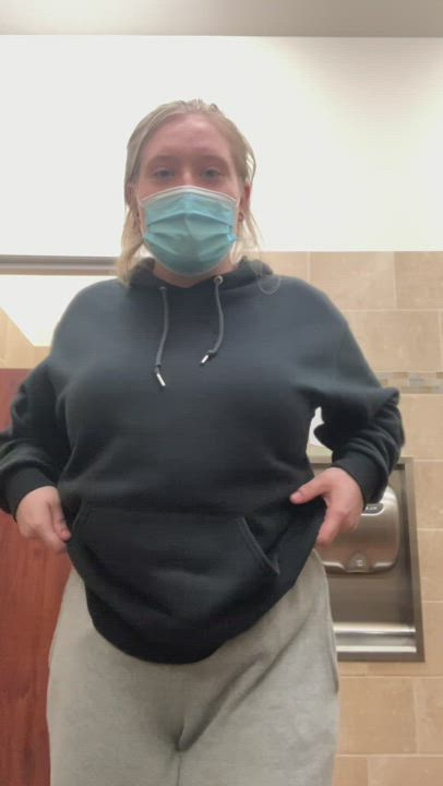 public titty drop lol 😁💛 (drop)