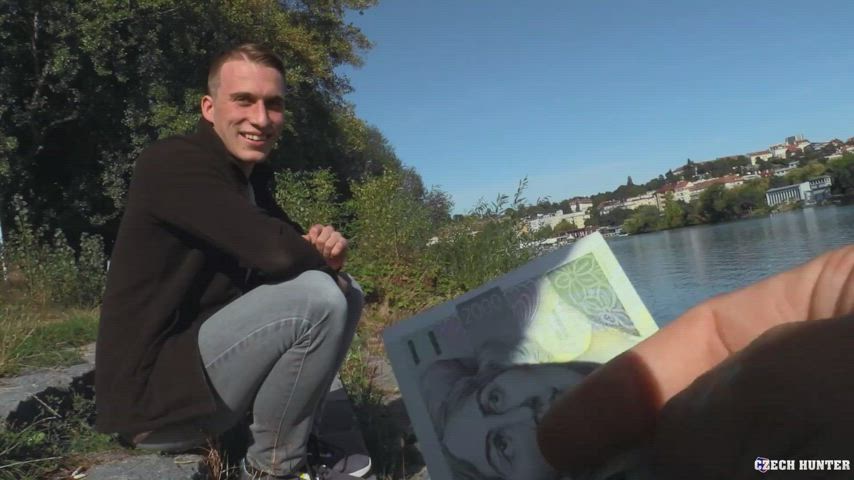 EP 645