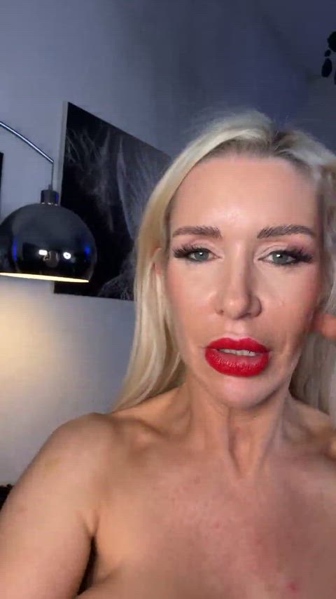 big tits fake tits huge tits milf muscles muscular girl muscular milf tits gif