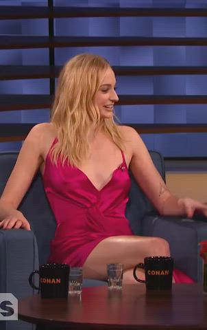 Sophie Turner gif