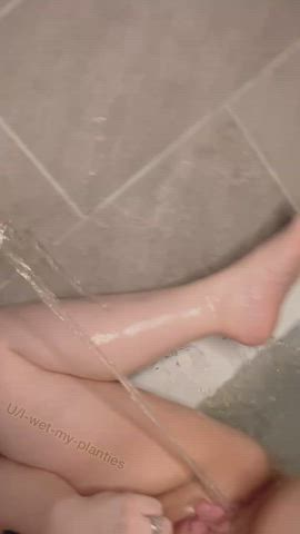 This bathtub doesn’t have jets so I brought my own