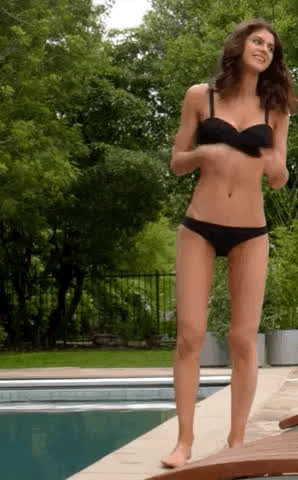 Alexandra Daddario gif