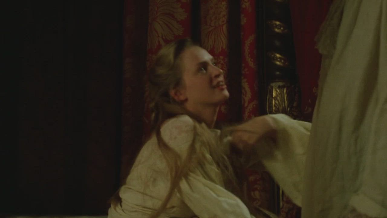 Big Nipples Big Tits Celebrity Cinema Kiss Uma Thurman gif