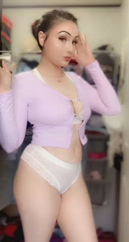 Being a hoe while cleaning up my clothing lol 🥰🤷🏻‍♀️