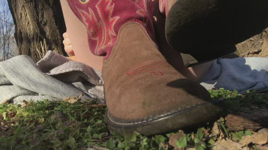 Want a taste of some delicious country girl pussy? 😜