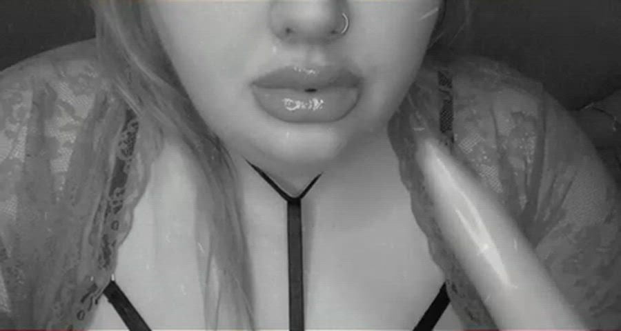 i just LOVE this lip gloss <3