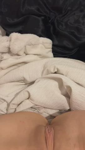Sending a masturbating video to every guy that u,p vo,tes ☺️ (My au,to reply