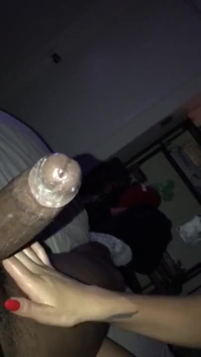Light skin teen shows her skills