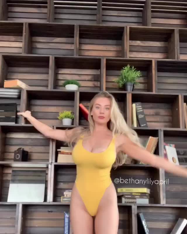 Bethany Lily April @bethanylilyapril