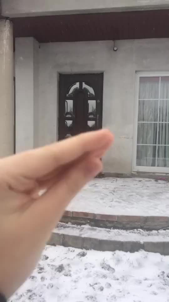 A wam co nadal zimno i zakładacie kurtki ? U mnie spadł śnieg wiec się opalam