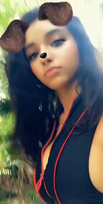 Celebrity FKA twigs gif