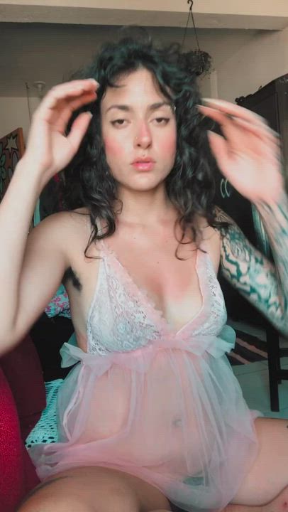 see my delicate hairy armpits, smell my natural scent