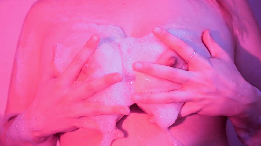 bathtub big tits boobs curvy soapy just-boobs gif