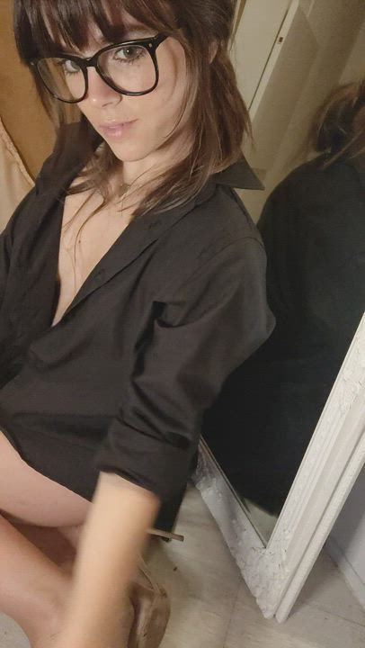 Would you finish all over my face and glasses please Sir!? 😋