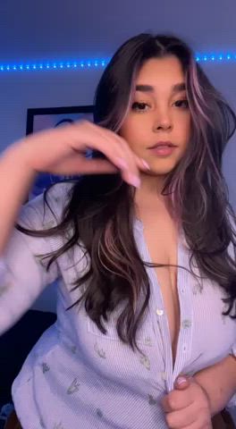 I'm trying see how many guys would stop to watch my natural boobs